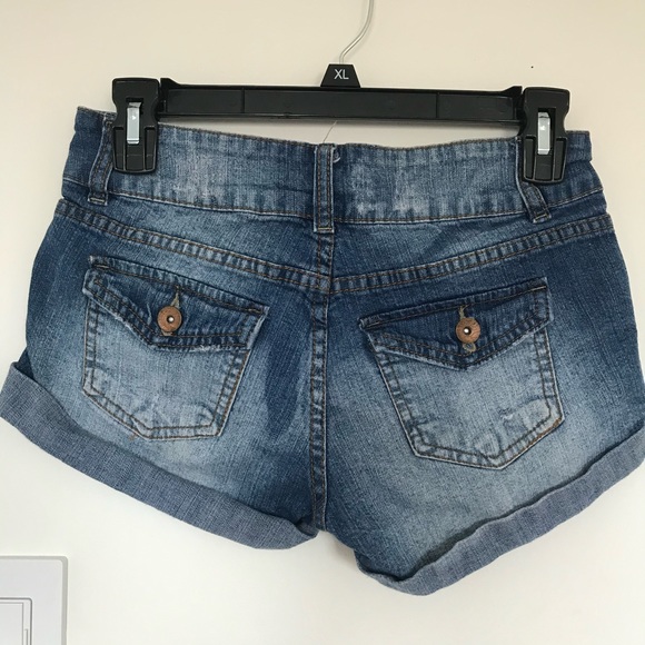 Refuge Low Waist Medium Wash Jean Denim Shorts - Picture 2 of 3